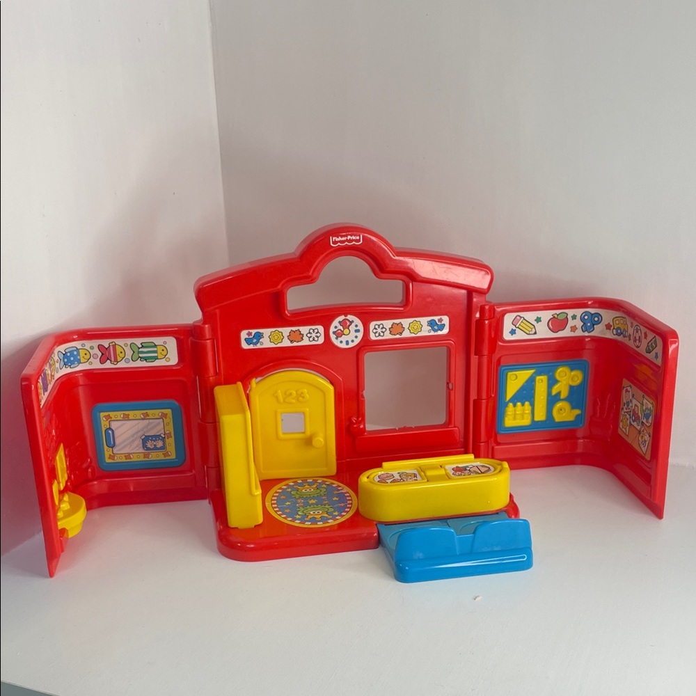 1999 Fisher Price Little People MAGGIE'S PRESCHOOL FOLD 'N GO